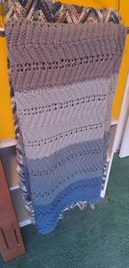 Pair of Queen Size Knit Blankets Blue Gray Chevron Ombre Throw Set