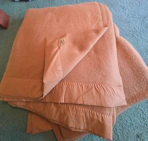 Bates Blanket & Assorted Quilts Coverlets Bedding Lot Blue Peach