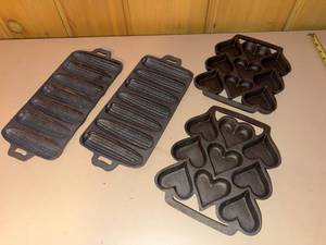 Unmarked Cast Iron Corn Stick & Heart Muffin Baking Pans Set