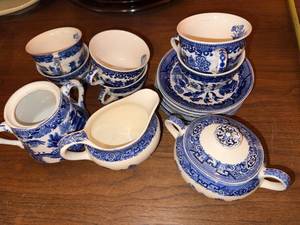 Blue Willow Transferware Tea Set Cups Saucers Creamer Sugar Bowl