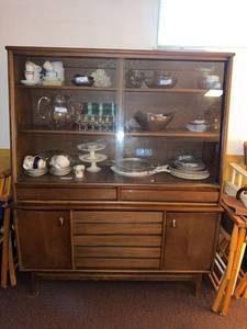Mid Century Modern Walnut China Cabinet Display Hutch Breakfront
