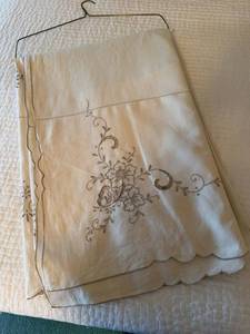 Vintage Cream Linen Tablecloth Cutwork Floral Scalloped 72x48