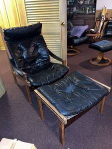 Scandinavian Mid Century Modern Hunter Lounge Chair & Ottoman Black Leather Oak Frame