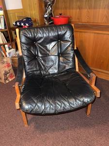 Vintage Scandinavian Modern Hunter MCM Leather Sling Lounge Chair Wood Frame