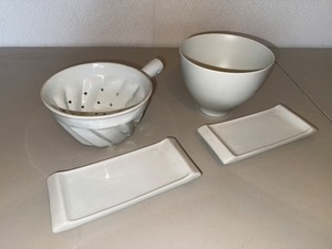 Essence of Life Ceramic Kitchenware Mixed Lot (Lot of 4)