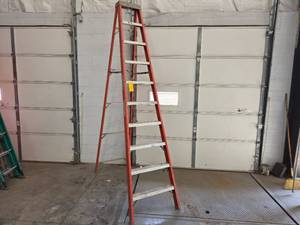 Louisville 10 Fiberglass Step Ladd...
