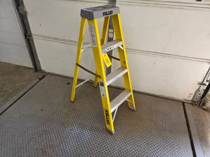 Keller 4 Fiberglass Step Ladder...