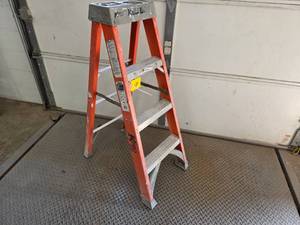 Keller 4 Fiberglass Step Ladder...