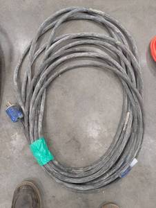 Heavy-Duty 220v Twist-Lock Extension Cord