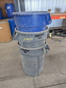 Rubbermaid Brute Trash Cans (Lot of 3)
