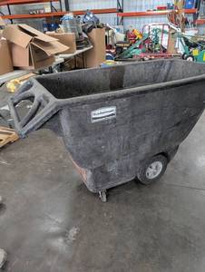 Rubbermaid Commercial Products Rolling Utility Cart
