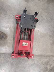 Strongway 46193 1000 Lb Low Profile Transmission Jack