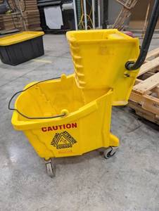 Rubbermaid Mop Bucket and Wringer Cart