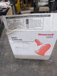 Honeywell Howard Leight MAX MAX-30C5V17 Foam Earplugs 100 Pair Corded