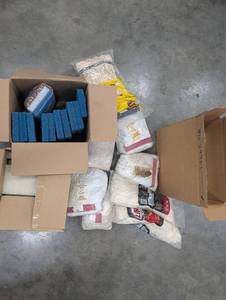 Mixed Janitorial Supply Lot Mop Heads & Scour Pads