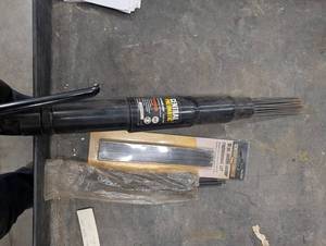 Central Pneumatic Item 1108 Air Needle Scaler With Replacement Needles