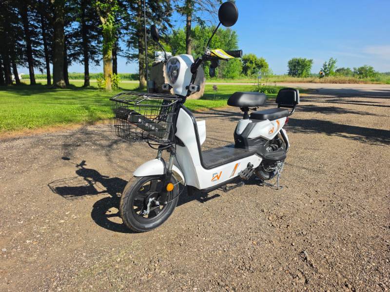 SDLANCH Two-Wheeled Electric Vehicle (EV)