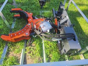 WOLVERINE Three-Claw Rock and Tree Transporting Machine (RG 03)
