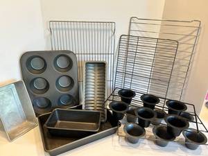 Chicago Metallic Bakeware Mixed Lot (10 Pieces)