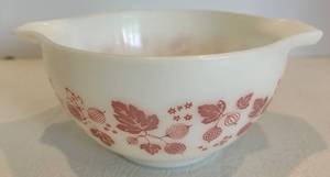 Vintage Pyrex Pink Gooseberry Cinderella Nesting Bowl