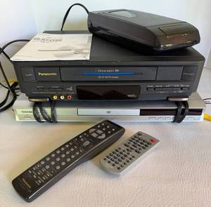 Panasonic Omnivision VHS VCR & Toshiba SD-K741SU DVD Player Combo With Remotes