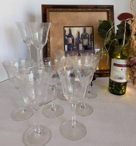 Wine Wall Art, Lighted Wine Bottle & 9 Patterned Wine Glasses