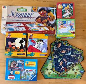 Sesame Street Scrabble, Peanuts Puzzles & Triazzle Puzzle Mixed Lot