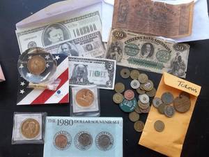Bundle Of Novelty Commemorative Coins, Tokens & 1980 Susan B Anthony Set.