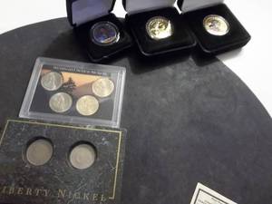 Westward Series Nickel Set, Pair Of Liberty Nickels 1907, 1911, Betty Boop Painted Quarter And 2 Sac Dollars