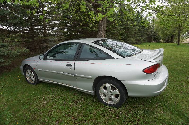 lot 3 image: 2000 Chevrolet Cavalier Z24 2 Door Coupe