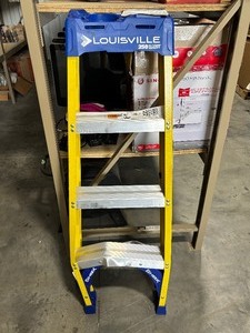 Louisville 4 Foot Fiberglass Ladder