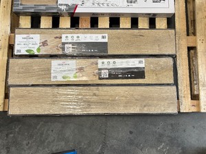 Mohawk Hybrid Resilient Flooring - Walker Creek Oak - 3 Boxes
