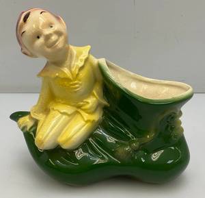 Vintage MCM Royal Copley Sitting YellowRed Christmas Elf Pixie Figure Green Shoe Planter 2 12 x 7 x 7 12
