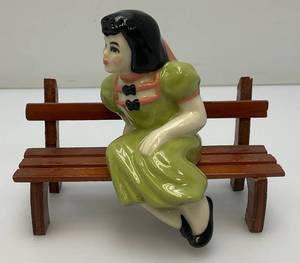 Vintage Collectible 1950s Ceramic Arts Sudio Shelf Sitters Kissing Girl And Bench 4.5