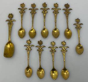 Set Of 11 Vintage Collectible Saudi Arabia Souvenir Gold Plated Miniature Spoons 4 14 15 14
