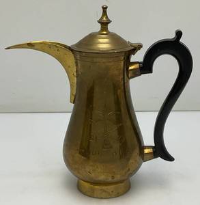 Awesome Etched Heavy Brass Saudi Arabia Brass Dallah Coffee Pot 8 With Bakelite Style Handle