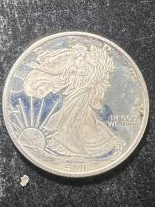 1 TROY OZ .999 FINE SILVER AMERICAN EAGLE ROUND