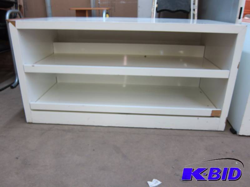 lot 9 image: Commercial Shelving