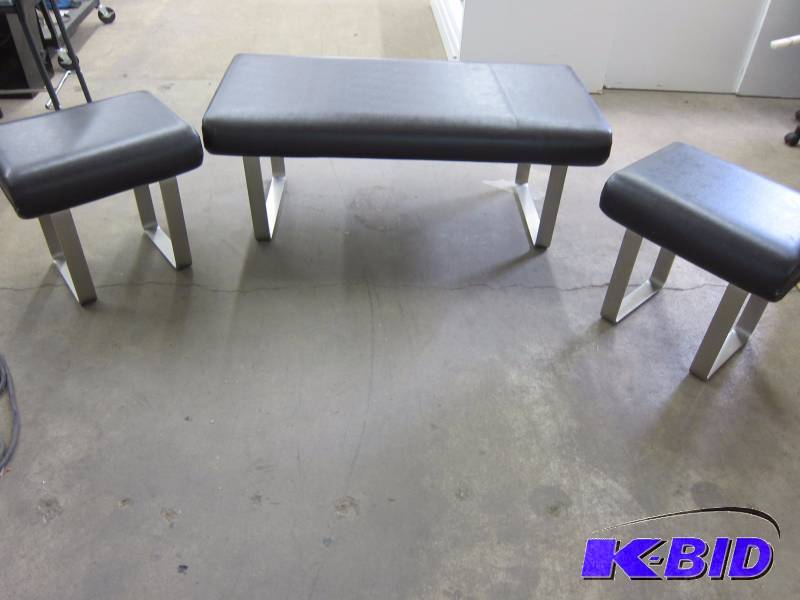 lot 14 image: Bench & Stools