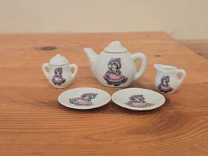Lot of (5) Vintage Kitty Cucumber Miniatures (Japan) - Tea Pot, Creamer, Suger  (2) Saucers