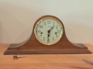 Vintage Sligh Mantle Clock with Key