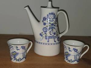 Vintage Figgjo Flint Norway Coffee Pot in the Lotte Pattern by Turi Gramstad Oliver with (2) Coffee Cups