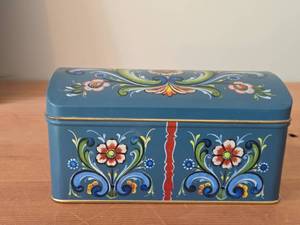 Rosemaling Metal Flip-Top Storage Box