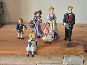 Lot of (7) Porcelain Figurines