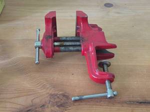 3-grip Bench Vise