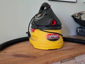 Stinger 2-Gallon WetDry Vac