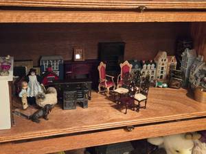 Lot of (1 Shelf) Dollhouse Miniatures