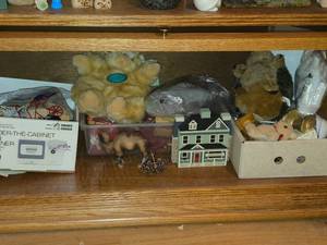 Lot of (1 Shelf) Dollhouse Miniatures
