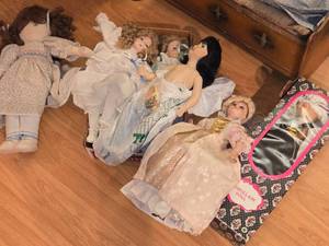 Lot of (6) Dolls - Porcelain (x5) and Cloth (x1)