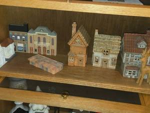 Lot of (1 Shelf) Ceramic Collectible Replica Houses